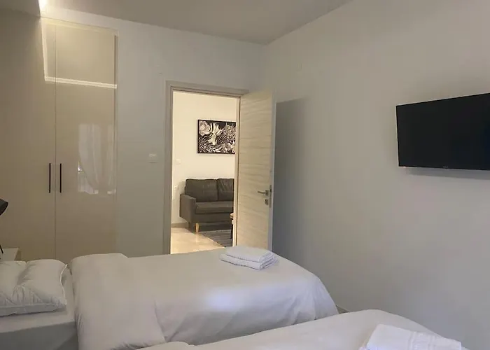 Apartment By The Castle